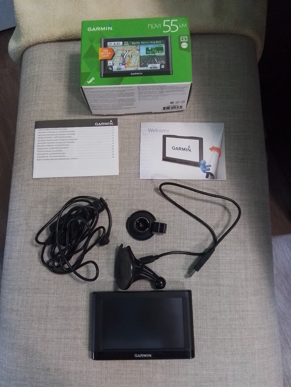 Garmin nüvi GPS Unit with Black Housing and Green Box